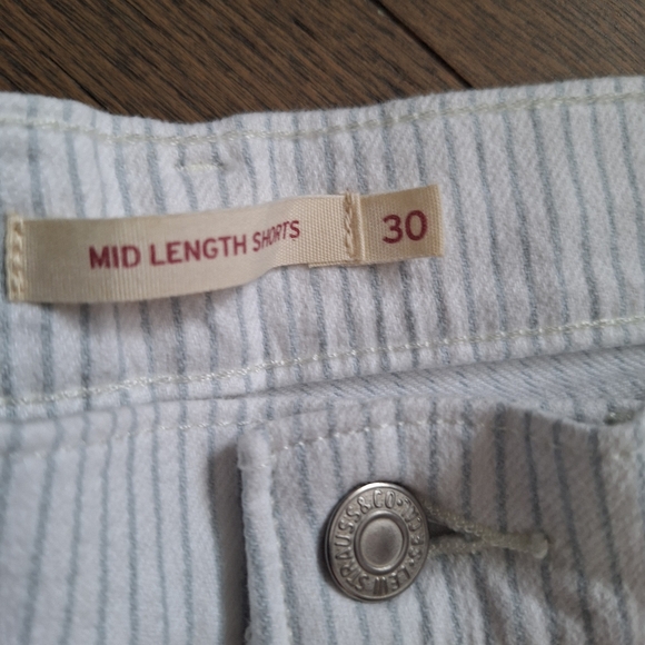 Levi pinstripes jean shorts [30] - Picture 9 of 10